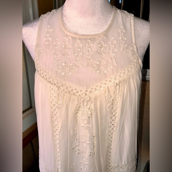 JOIE Porcelain White Gorgeous Eyelet 100% Silk Dress Fully Lined NWT Size Small - Picture 4 of 16
